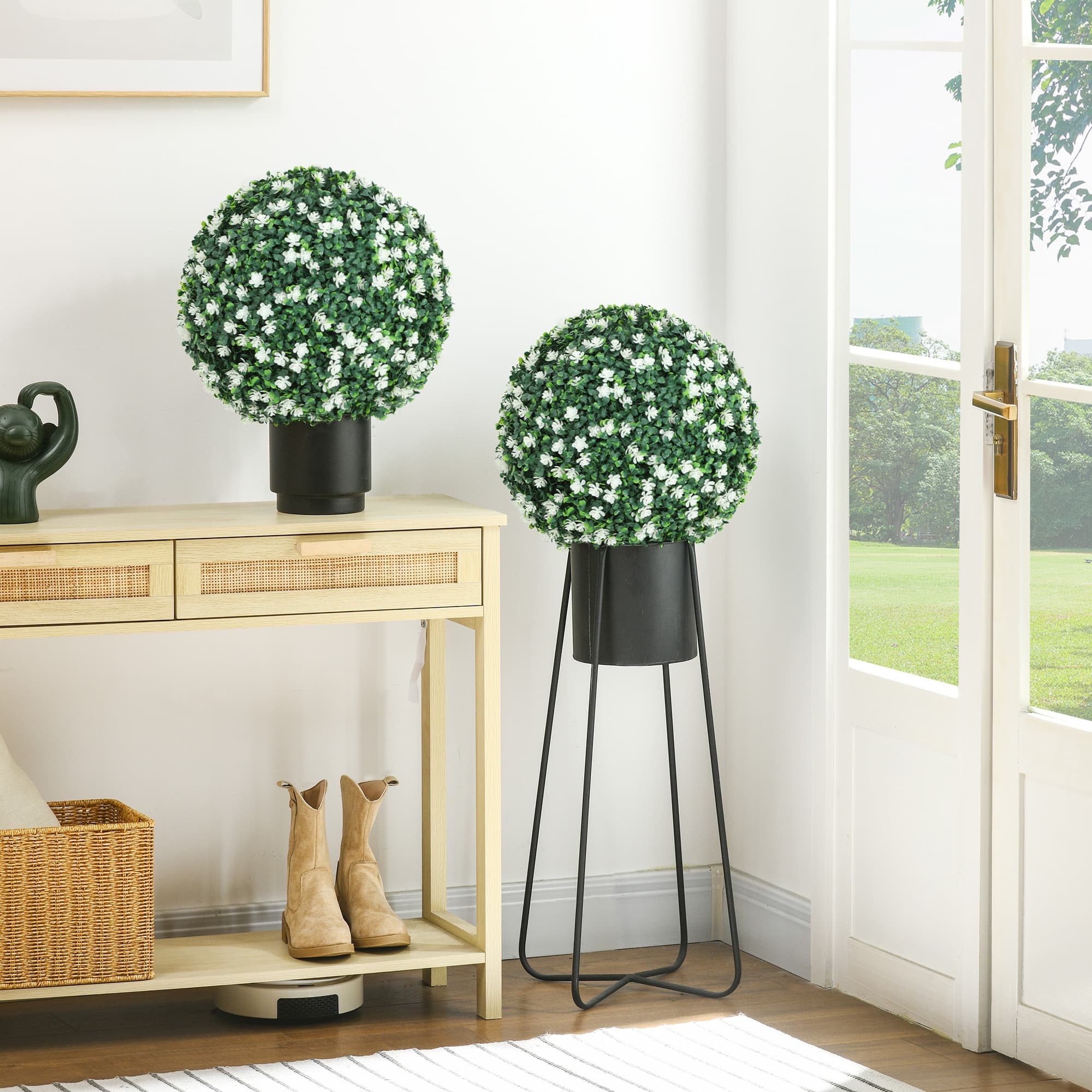 Year-round greenery with two flowering boxwood balls - image 4