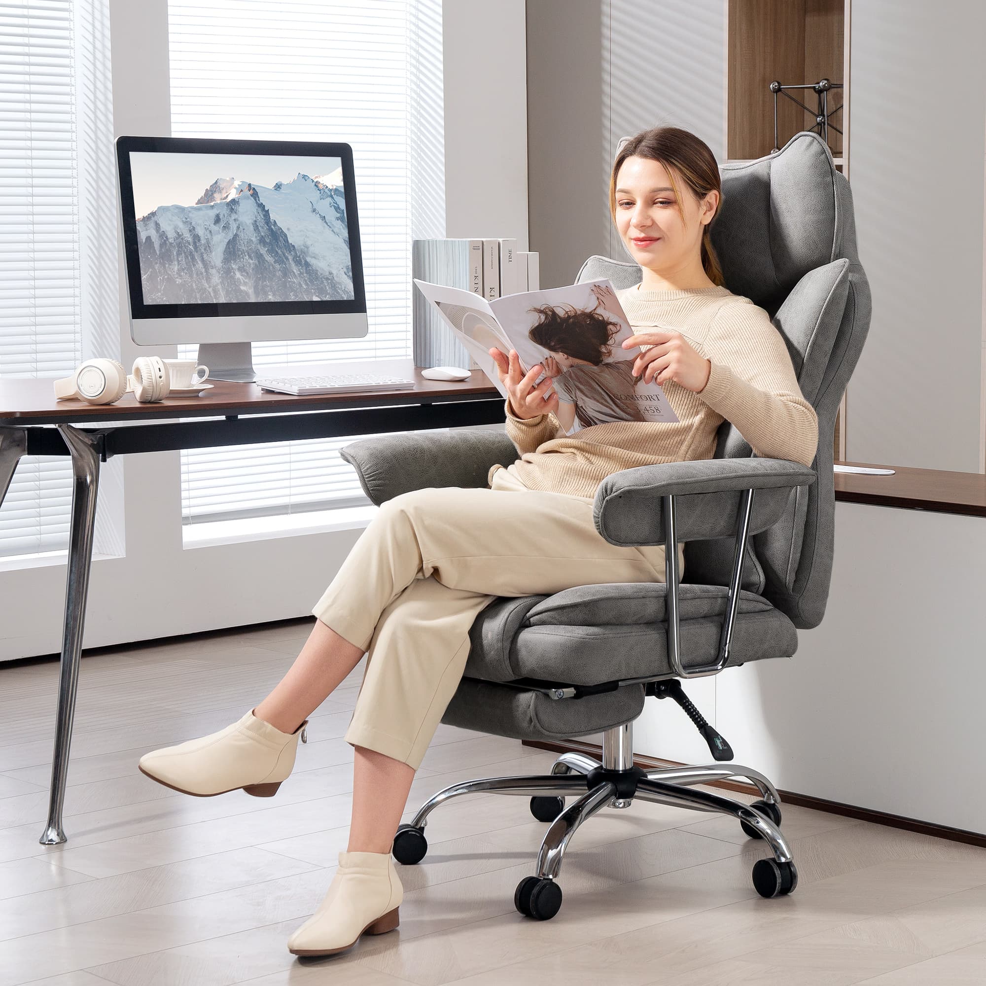 Transform Your Workspace with this Reclining Office Chair - image 1