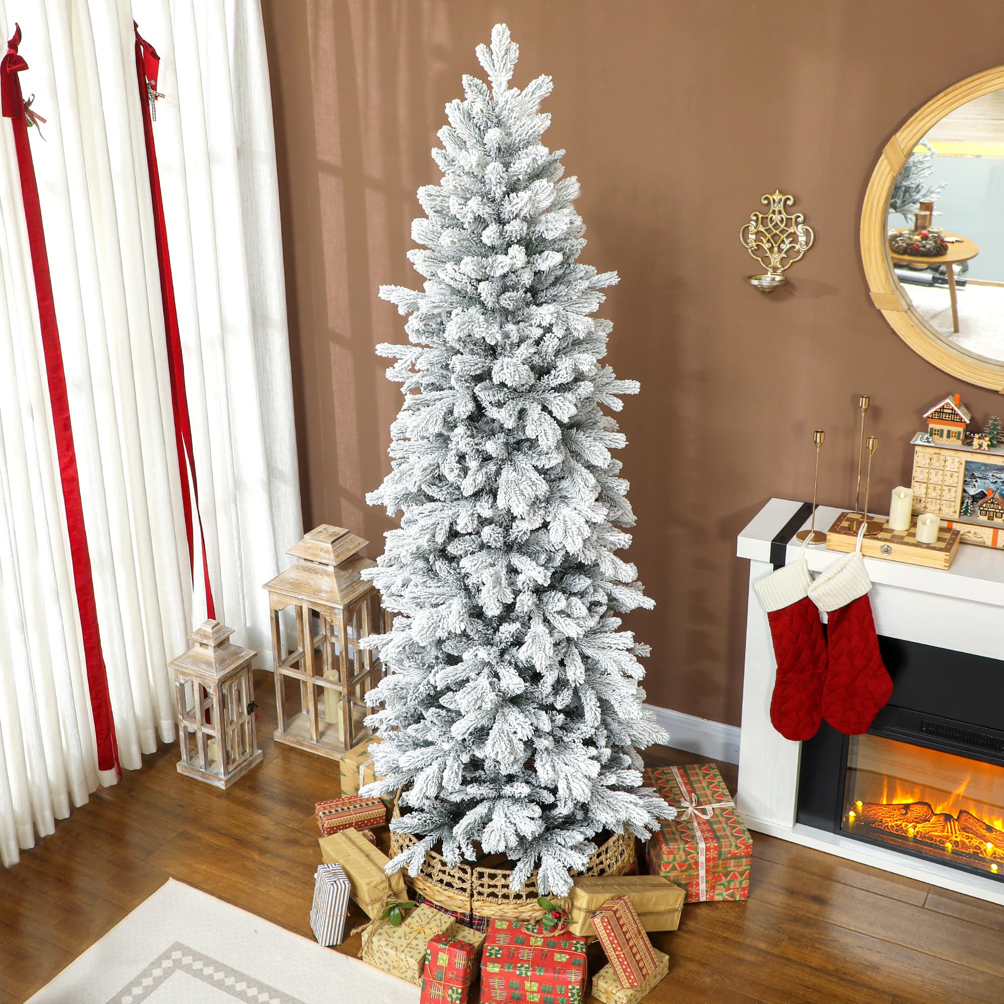 A slim, snow-dusted Christmas tree for tighter spaces - image 2