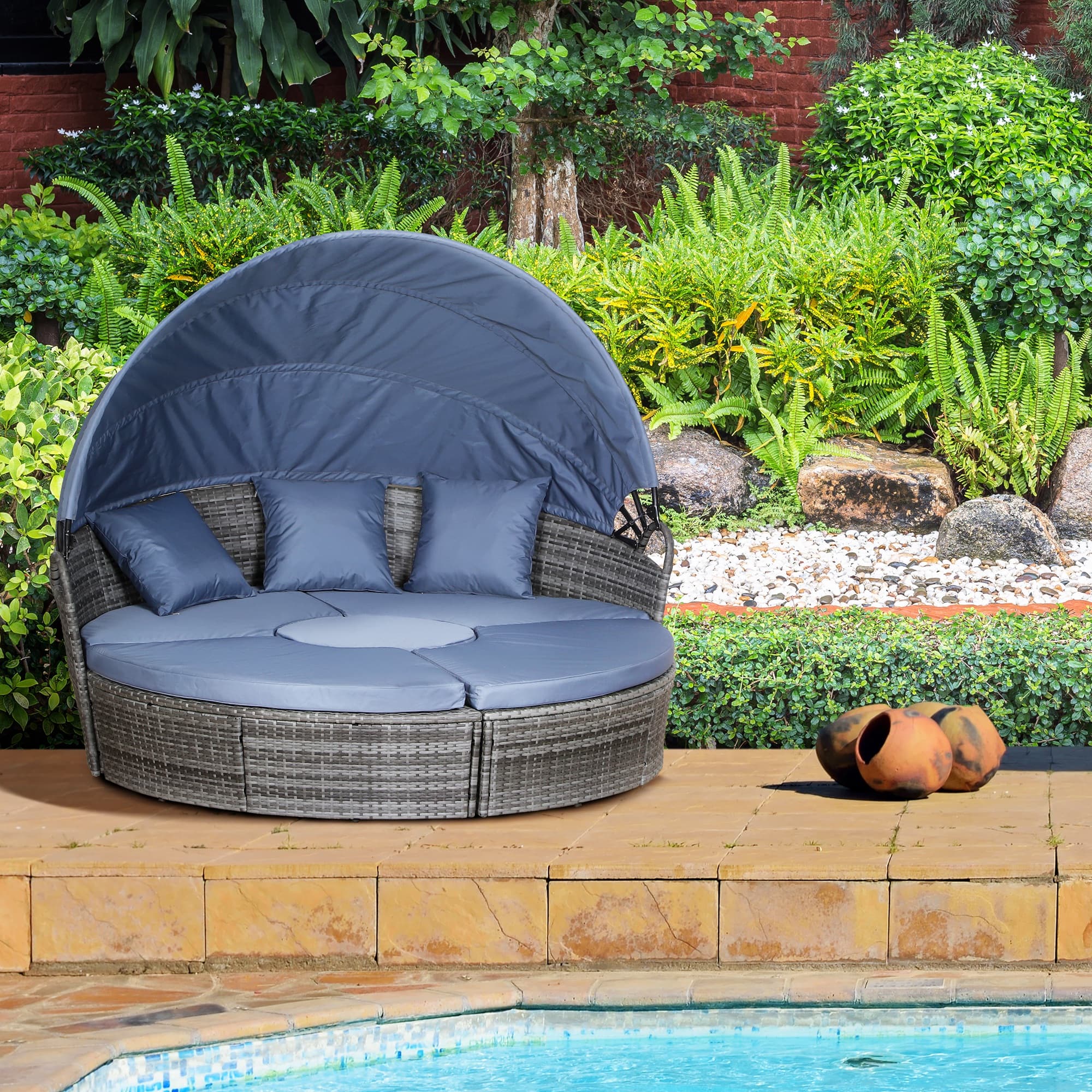 Transform Your Garden with this Premium Rattan Daybed - image 1