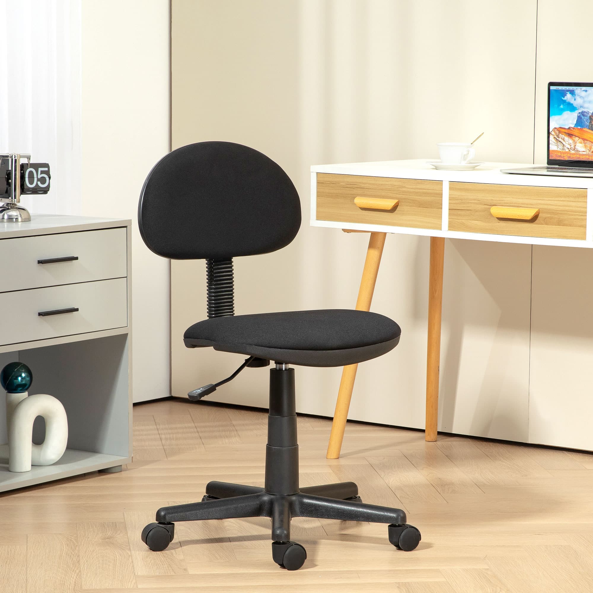 A Compact Swivel Chair for Smaller Desks and Tighter Spaces - image 2