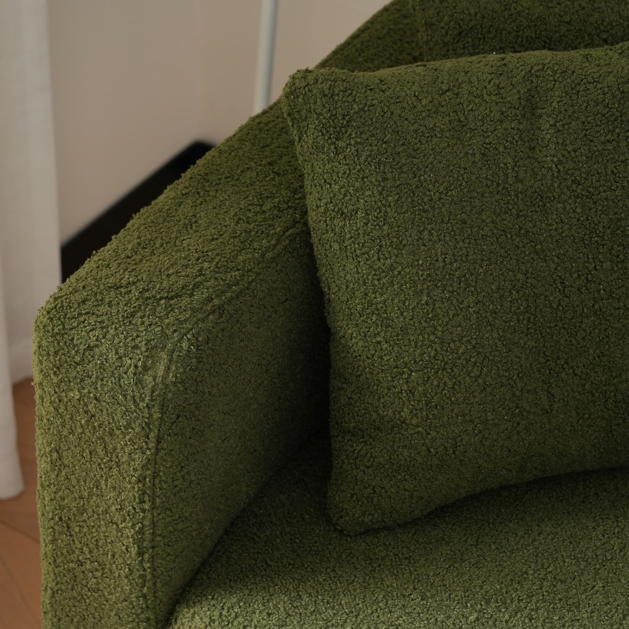 Effortless Style & Comfort: 2-Seater Sherpa Sofa Bed - image 6