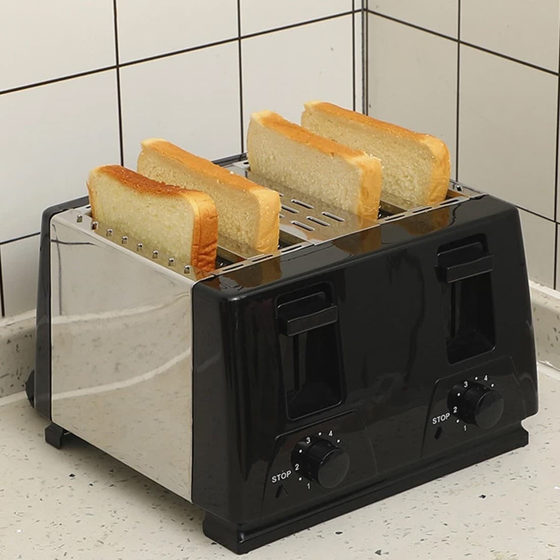 Your Versatile 4-Slice Toaster for Busy Mornings
