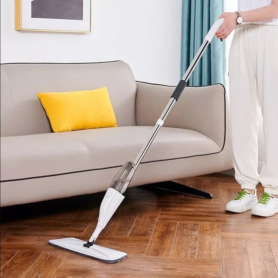 Effortless Floor Cleaning with the 360° Microfibre Spray Mop