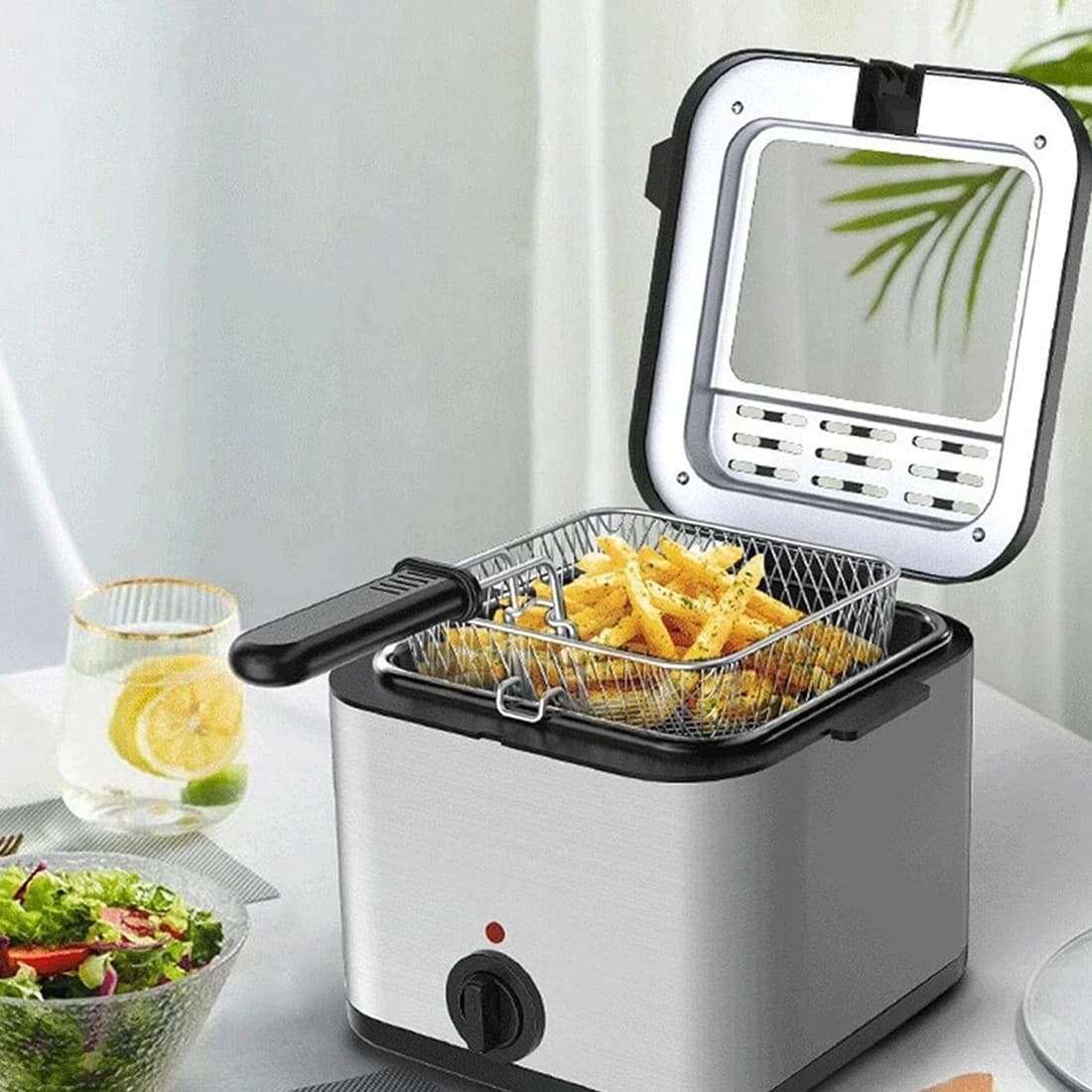 Transform Your Meals with this 2.5L Compact Deep Fat Fryer - image 1