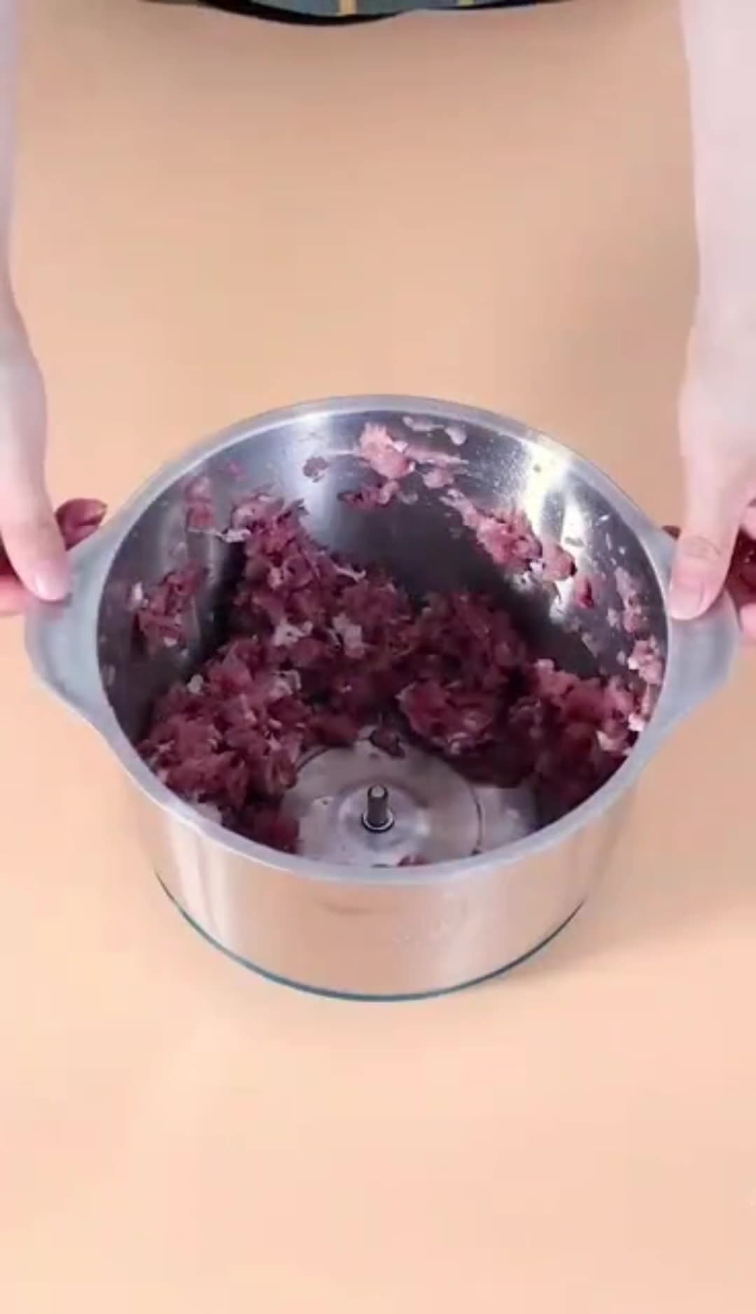 Transform Your Cooking with this Premium Meat Grinder - image 3