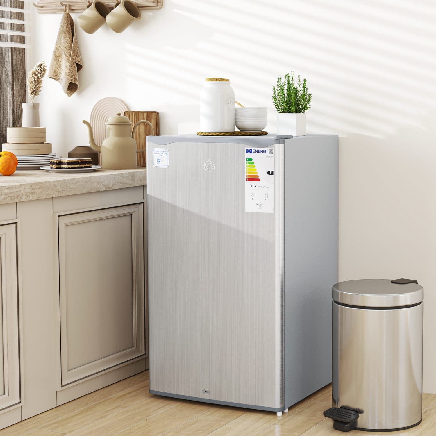 Lockable 91L Fridge for Compact Cooling - image 5