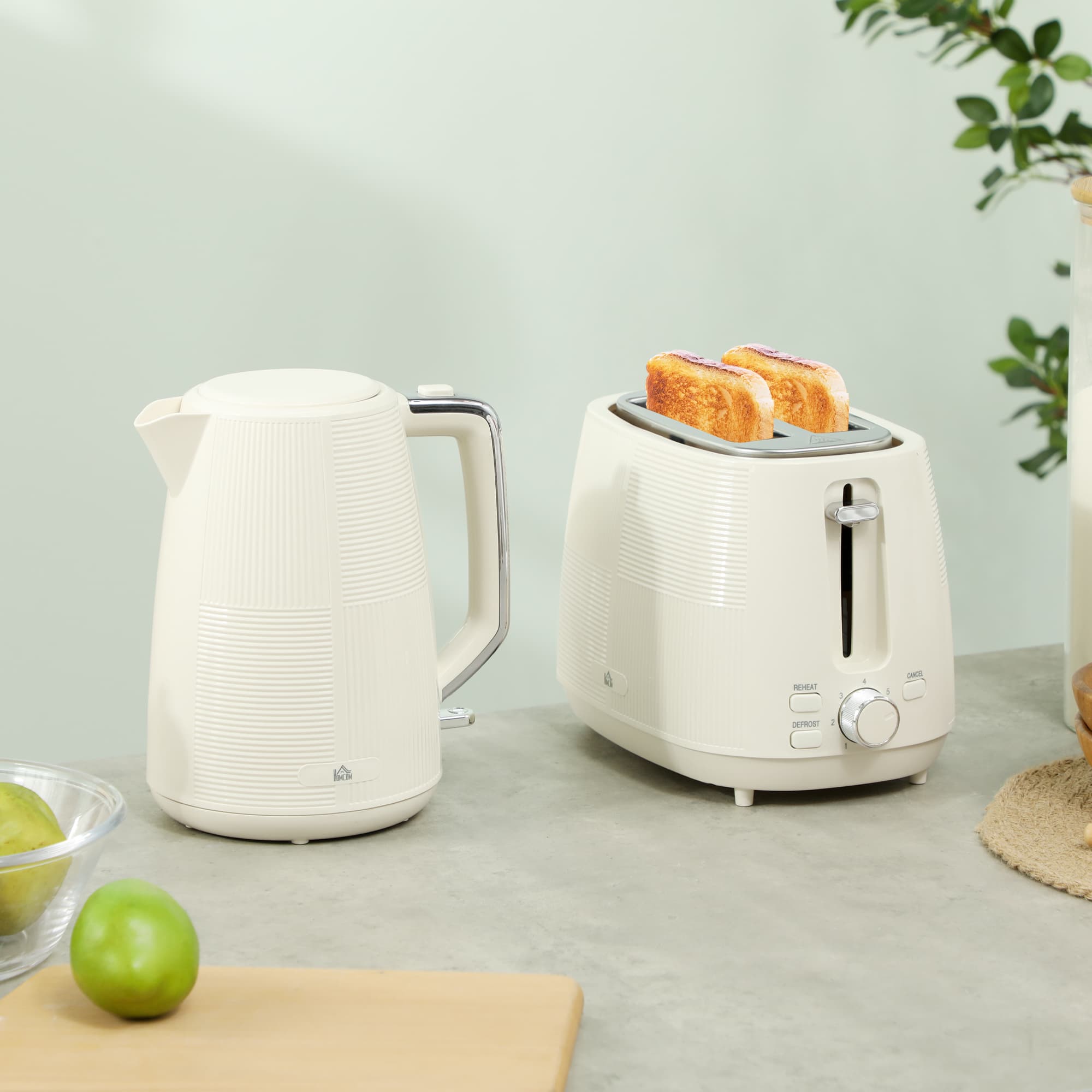 A Matched Kettle and Toaster Set That Works as Well as It Looks - image 4
