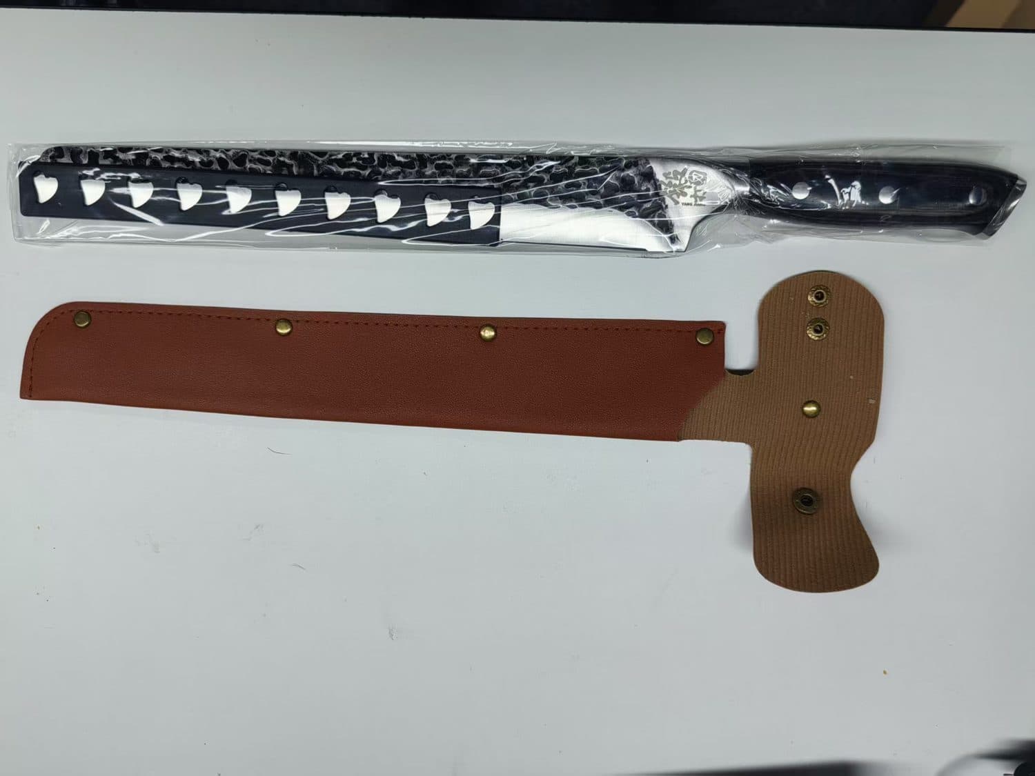 A Slicing Knife That Handles Large Joints Cleanly - image 1