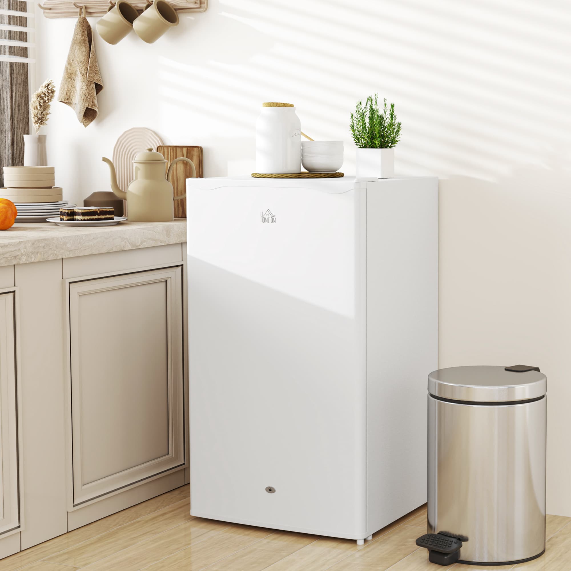 White 91L Under-Counter Fridge with Lock - image 6