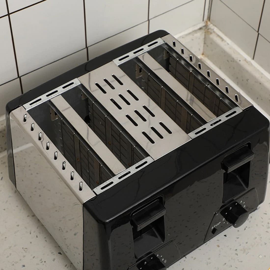 Your Versatile 4-Slice Toaster for Busy Mornings - image 3