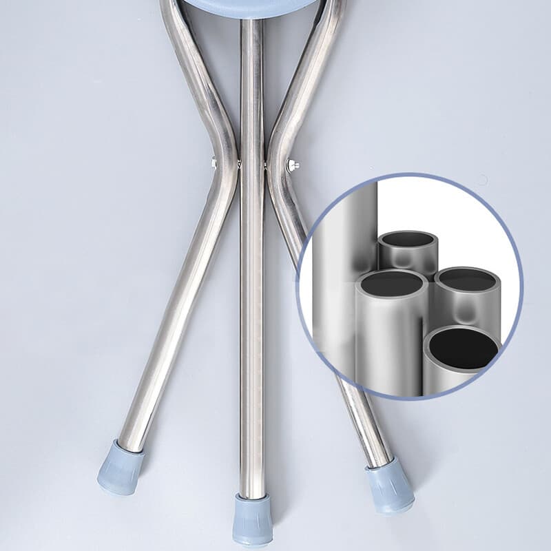 The walking stick that becomes a seat when you need one - image 4