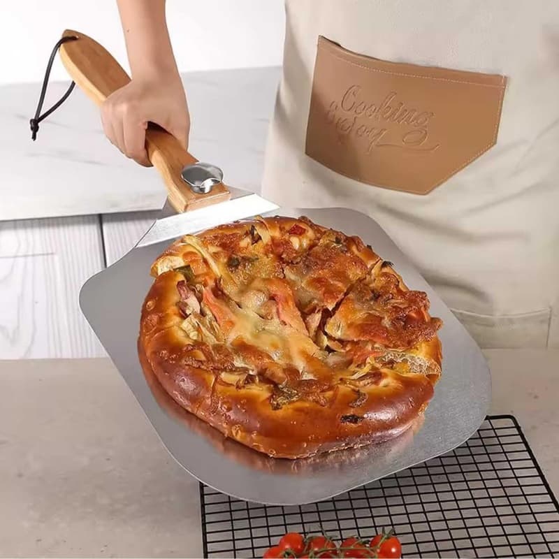 Launch and Retrieve Pizzas with This 12-Inch Aluminium Peel - Default