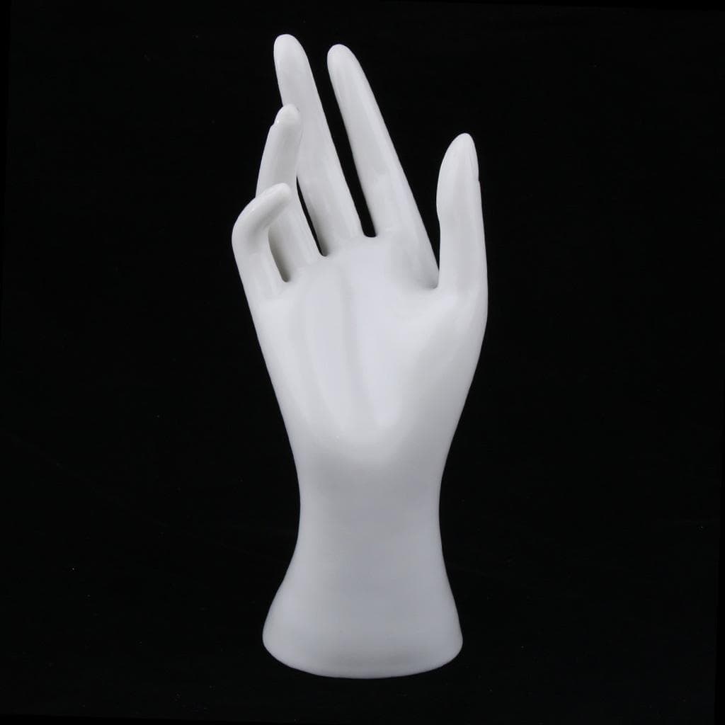 Mannequin Hand: The Elegant Way to Display Your Jewellery - image 2