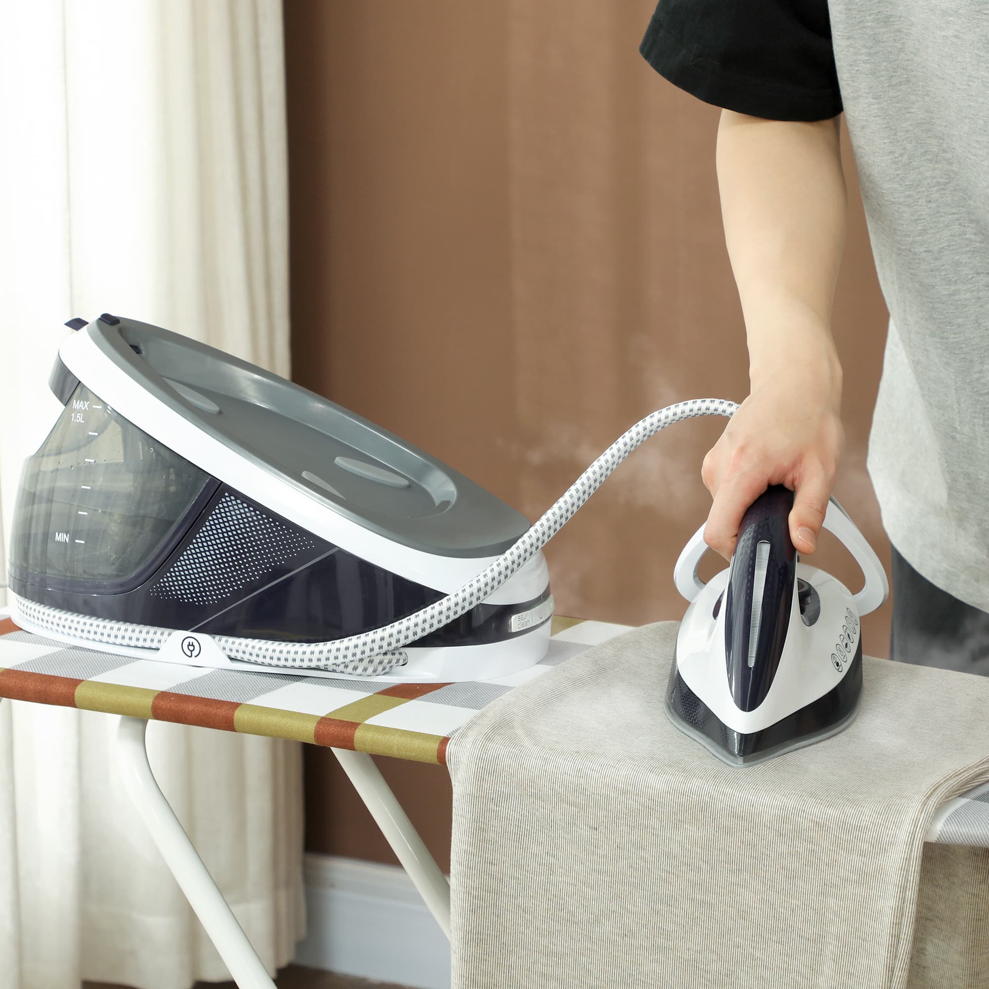 Steam generator iron for smoother laundry days - image 2