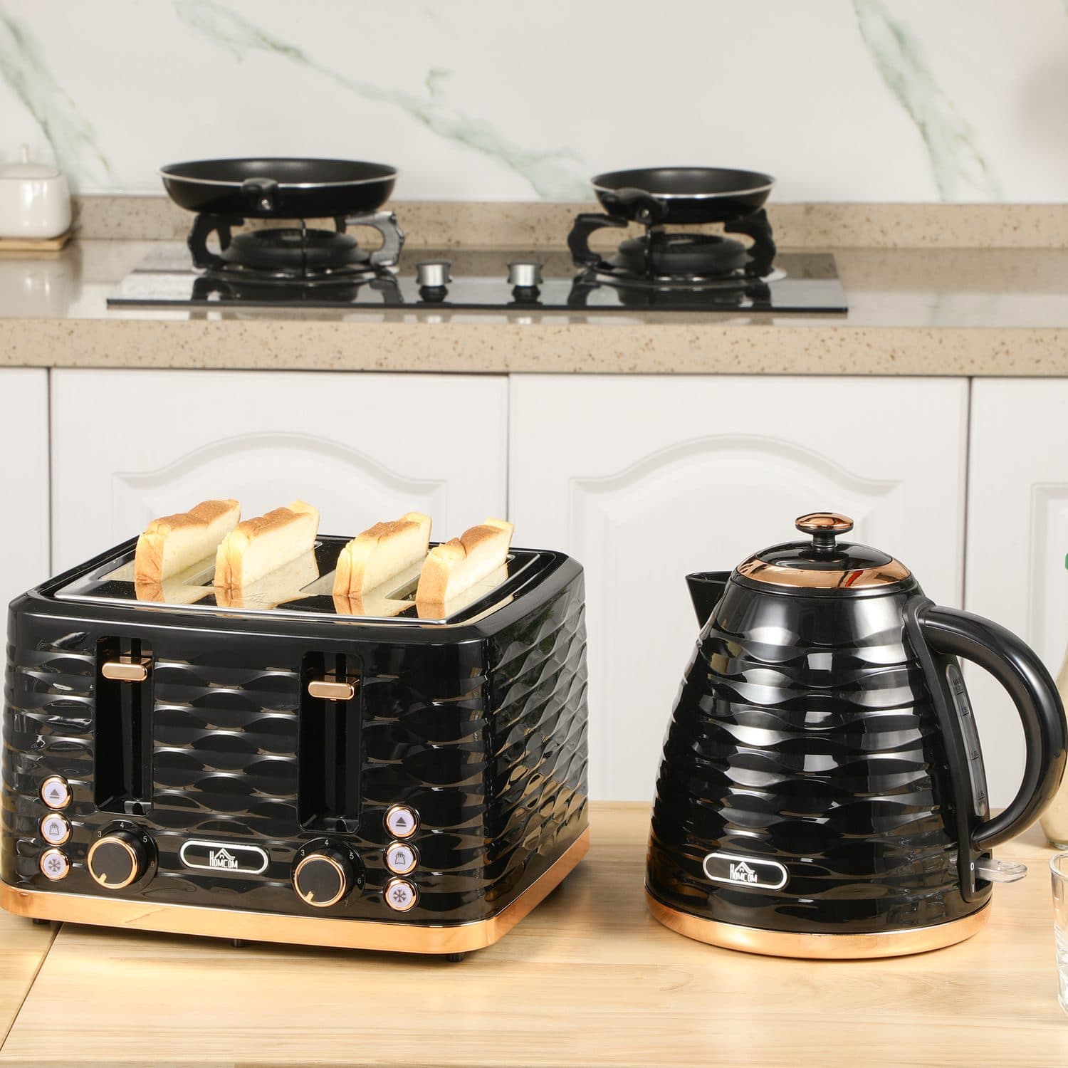 Black four-slice toaster with rippled kitchen style - image 1