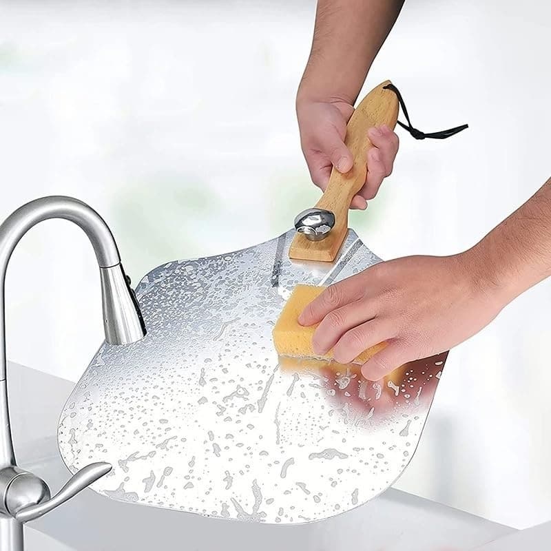 Launch and Retrieve Pizzas with This 12-Inch Aluminium Peel - image 3